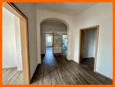 Flur - Aufzug, Balkon, Dusche und Wanne! Tolle 3 Raum Wohnung mit schönem Schnitt!