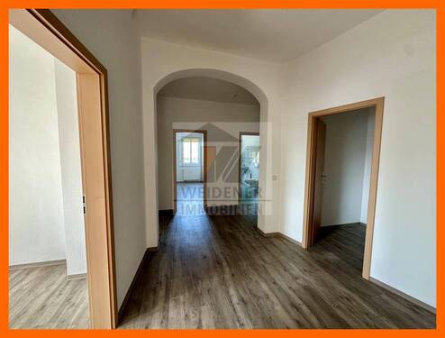 Flur - Aufzug, Balkon, Dusche und Wanne! Tolle 3 Raum Wohnung mit schönem Schnitt!