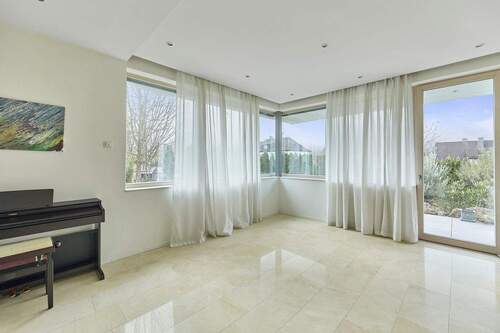 Wohnzimmer mit Panorama - 9 Zimmer Einfamilienhaus zum Kaufen in Neckarsteinach