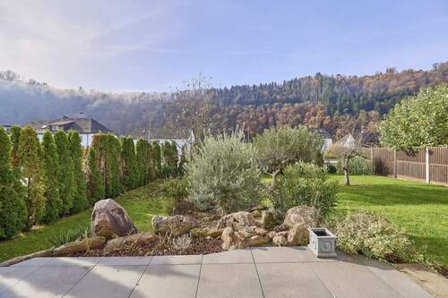 Terrasse und Garten mit Panoramablick - 