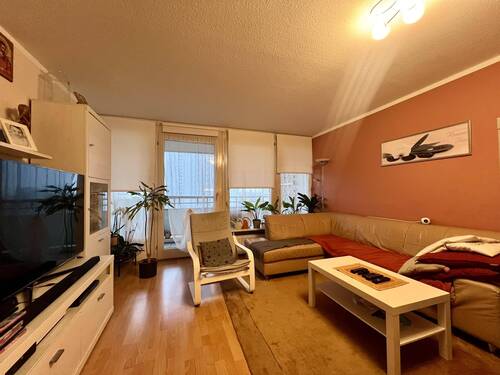 Wohnzimmer - 4 Zimmer Etagenwohnung in Erlangen