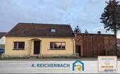 Straßenansicht - Kleiner Dreiseitenhof sucht Handwerker! Sanierungsbedürftiger Dreiseitenhof in ruhiger Lage provisionsfrei zu verkaufen!