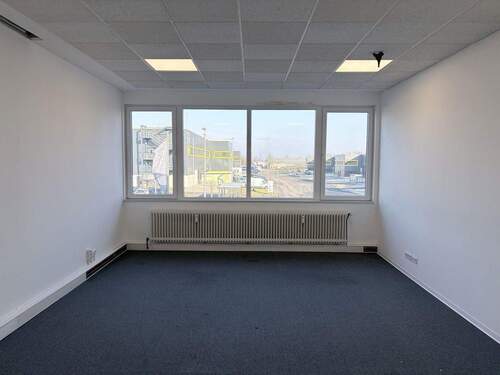 Büro mit Teppichboden - AB 260,- im Monat. Büro im Brendelweg 168, Delmenhorst, courtagefrei. 3 Büros verfügbar