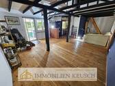 Großer & heller Wohnbereich mit Bar & Kamin - 