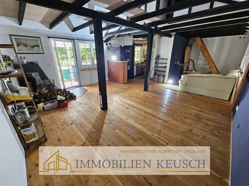 Großer & heller Wohnbereich mit Bar & Kamin - 