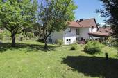 Garten Hausansicht - Großzügiges Mehrfamilienhaus am Waldrand - 230 m² Wohntraum mit Garten, Wintergarten & Garage
