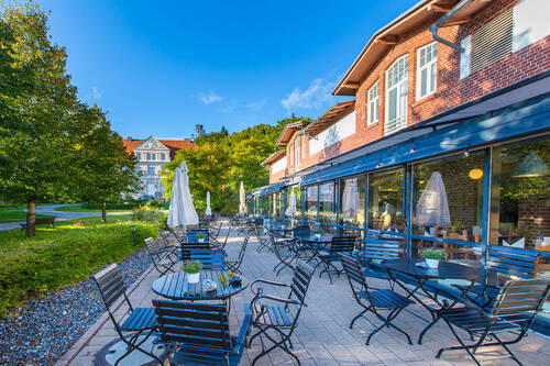 Restaurant mit Blick auf das Herrenhaus - 