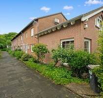 Kernsaniert in 2000, moderner Anbau: 5-Zi.-Reihenendhaus, Garage, Stellplatz - Neuss Weissenberg