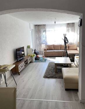 Wohnzimmer - *Einzigartige 4-Zimmer-Etagenwohnung*