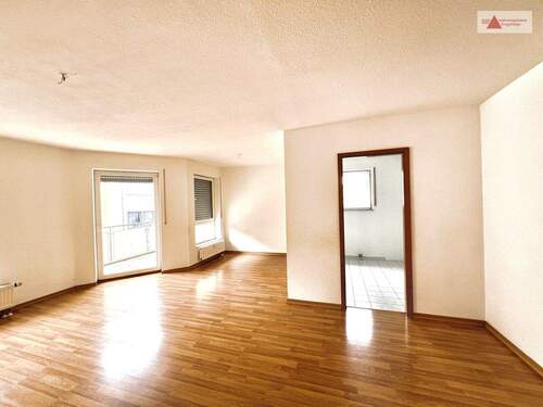 Wohnzimmer - 3 Zimmer Etagenwohnung zum Kaufen in Limbach-Oberfrohna