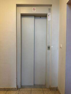 Fahrstuhl außen - 