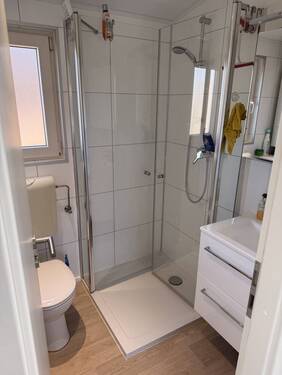 Bad mit Dusche - 