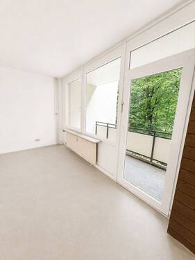 Wohnzimmer - 4 Zimmer Etagenwohnung in Hamburg