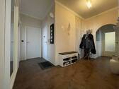 Flur - 3 Zimmer Etagenwohnung zum Kaufen in Hannover