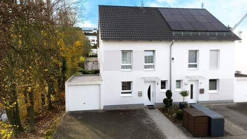 Eingangsbereich Ostansicht - 5 Zimmer Doppelhaushälfte zum Kaufen in Zell am Main