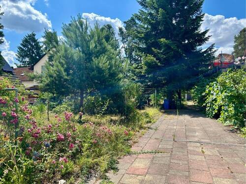 Zufahrt zum Wohnhaus - 