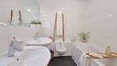 Geräumiges Badezimmer - 