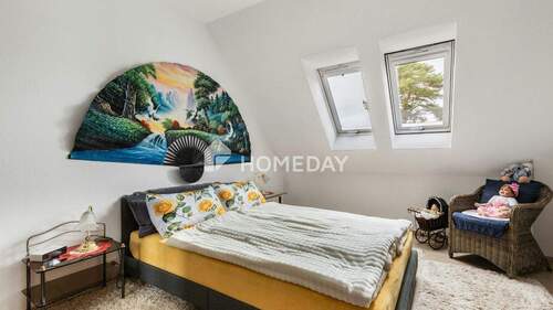 1. OG Schlafzimmer 1 - 