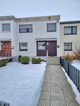 Hausansicht - 6 Zimmer Reihenhaus zum Kaufen in Pattensen