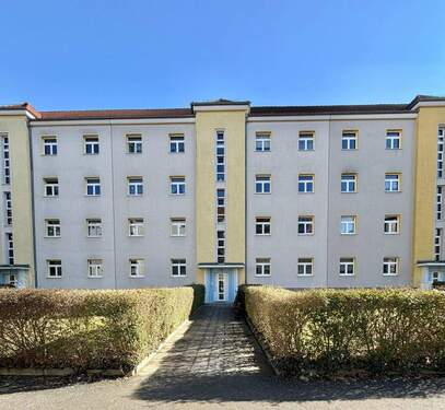 Haus Vorderansicht.jpeg - 3 Zimmer Etagenwohnung zum Kaufen in Dresden