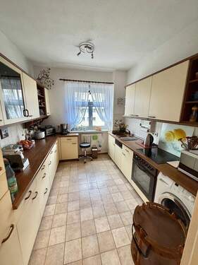 Geschlossene Küche - 3 Zimmer Etagenwohnung in Dresden