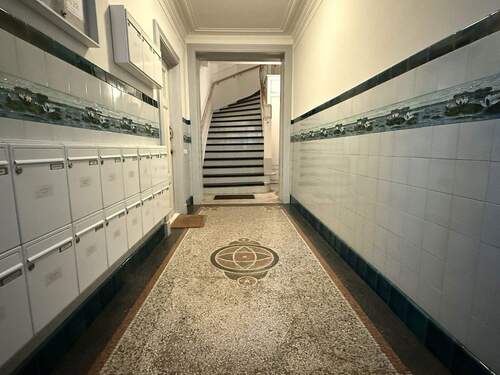 Saniertes Treppenhaus - 2 Zimmer Etagenwohnung in Hamburg