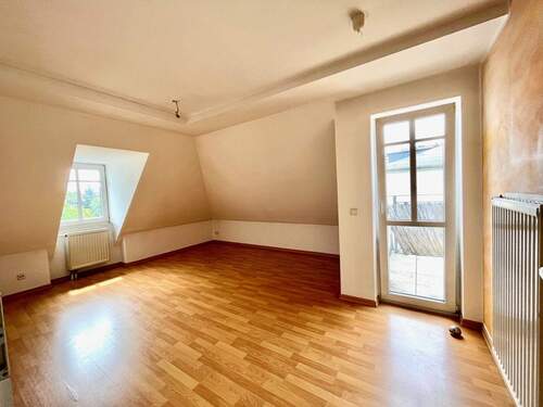 Wohnzimmer - 2 Zimmer Etagenwohnung zum Kaufen in Dresden