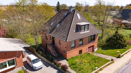 Außenansicht - Großzügiges Wohnhaus auf 3 Ebenen – Selbstnutzung oder Vermietung