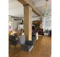 Stadthaus mit großem Nebengelass, 3 kleine, hübsche Whgén, eine ist vermietet, schöne Gewerberäume unvermietet, lohnende Investition! - Putlitz