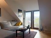 Wohnzimmer - Schöne 2-Zimmer-Wohnung mit Bergblick und Einbauküche