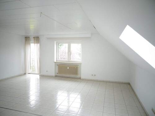 Wohnzimmer DG - 8 Zimmer Mehrfamilienhaus, Wohnhaus in Fürth