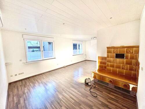 Kachelofen im Wohn.- u. Esszi. - 