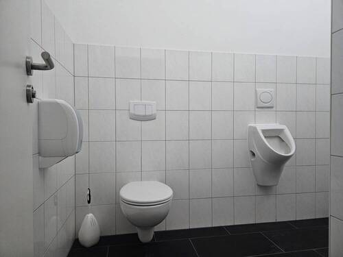 Sanitäreinrichtung - Halle in Ansbach zur Miete