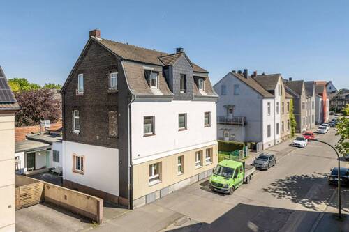 Außen - Starkes Investment: 3-Familienhaus mit Mietsteigerungspotenzial