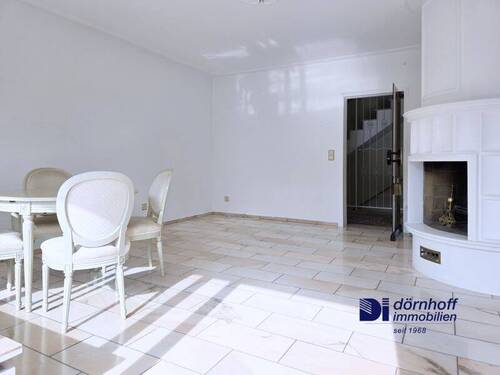 Wohn- Esszimmer mit Kamin - 