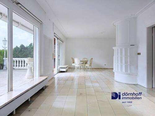 Wohn- Esszimmer mit Kamin - 