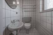 Gäste-WC mit Fenster - 