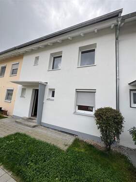 Außenansicht - 3 Zimmer Mehrfamilienhaus, Wohnhaus zum Kaufen in Coburg