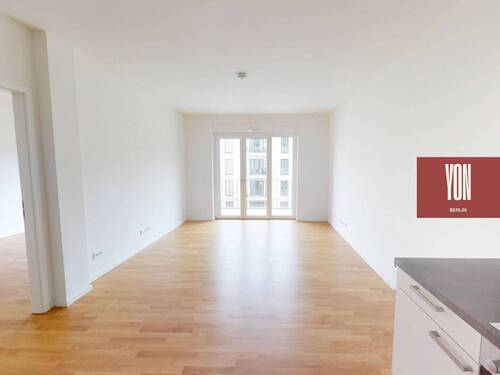 Ansicht I: Wohn- und Esszimmer mit offenem Küchenbereich - YON BERLIN - 2-Zimmer-Neubauwohnung mit EBK, BALKON und viel Lichteinfall in Berlin-Friedenau