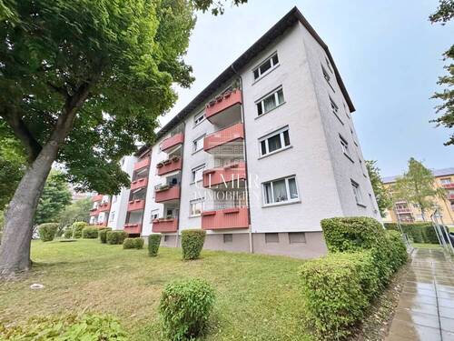 Hausansicht - leerstehende 3-Zimmer Wohnung in gefragter Lage von Böblingen
