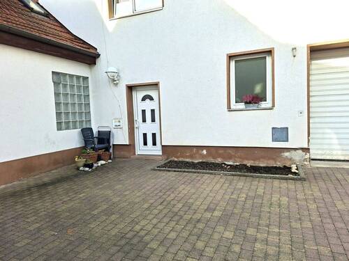 Sep. Zugang zur Erdgeschosswohnung. - 