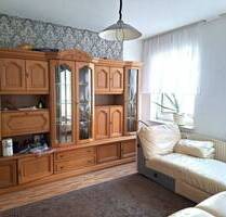 Hilders-Kerngemeinde: Große 3-Zimmer-Erdgeschosswohnung. Ideal für Handwerker !!