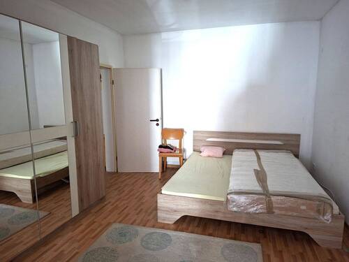 Teilansicht Wohnzimmer, derzeit als Schlafzimmer genutzt. - 