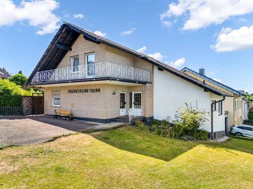 Hausansicht - Solides Einfamilienhaus mit Einliegerwohnung in Borchen