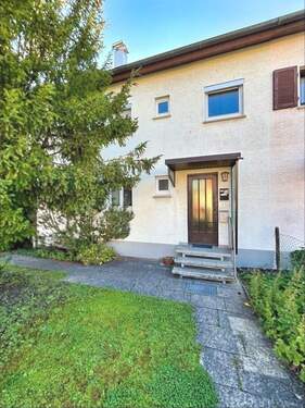 Hausansicht - 2-Familienhaus mit tollem Garten