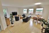 Wohn-/Esszimmer mit Zugang zum Balkon - 3 Zimmer Etagenwohnung in Oerlinghausen