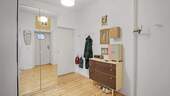 Eingangsbereich mit Garderobe - 3 Zimmer Etagenwohnung zum Kaufen in Berlin