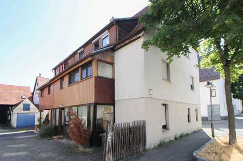 Seitenansicht - DHH mit Garten, Garage und anteiliger Scheune in Weilimdorf