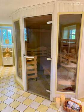 Wellness-Bereich mit Sauna - 