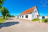 Hausansicht / Straßenseite - 4 Zimmer Einfamilienhaus zum Kaufen in Coswig (Anhalt)